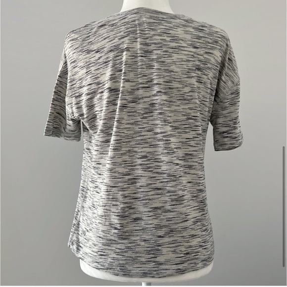 - Lululemon Run it out tee - Picture 3 of 7
